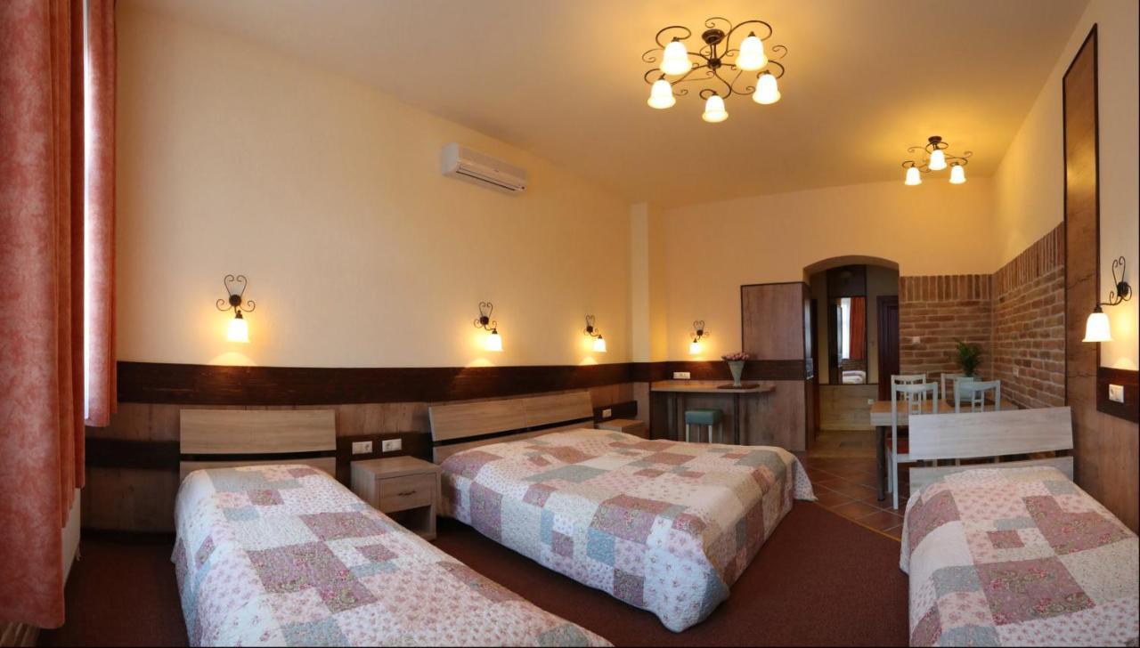 Família Vendégház Szeged Exterior foto